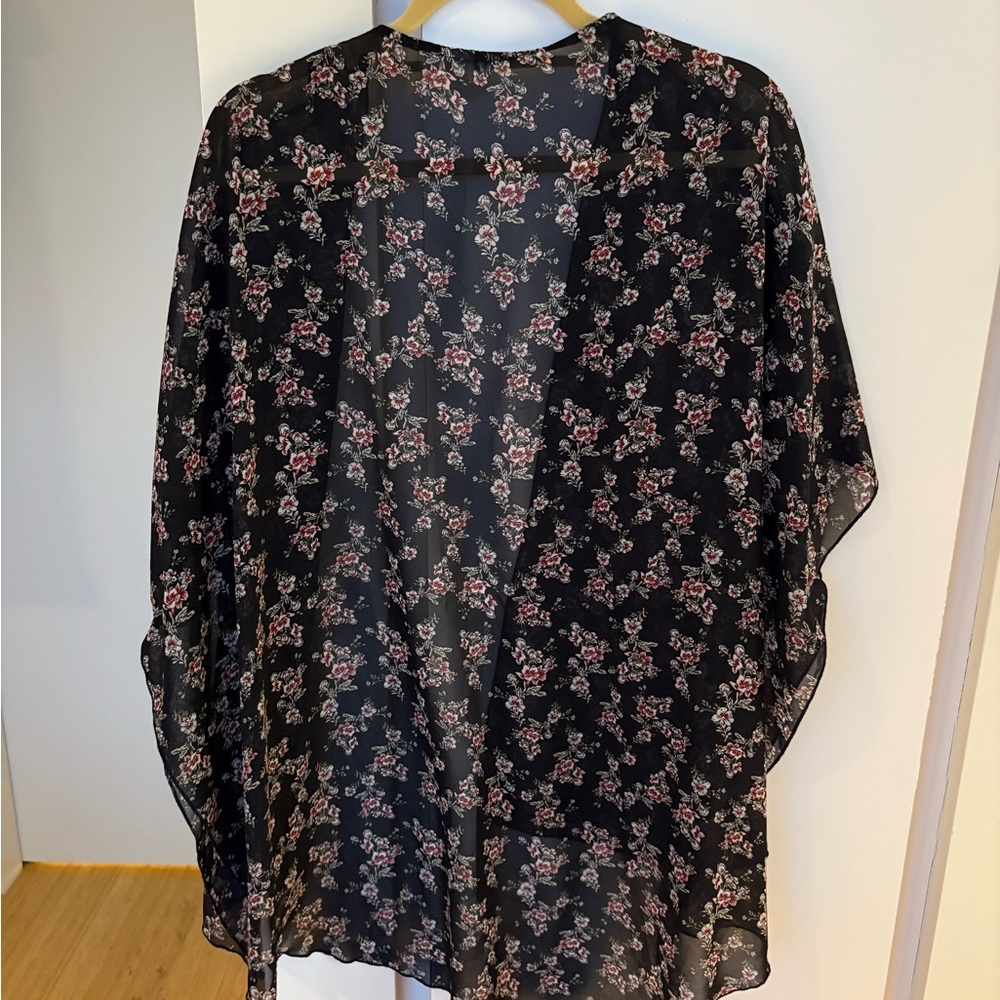 Emory Park Black Floral Kimono Top - Picture 2 of 2